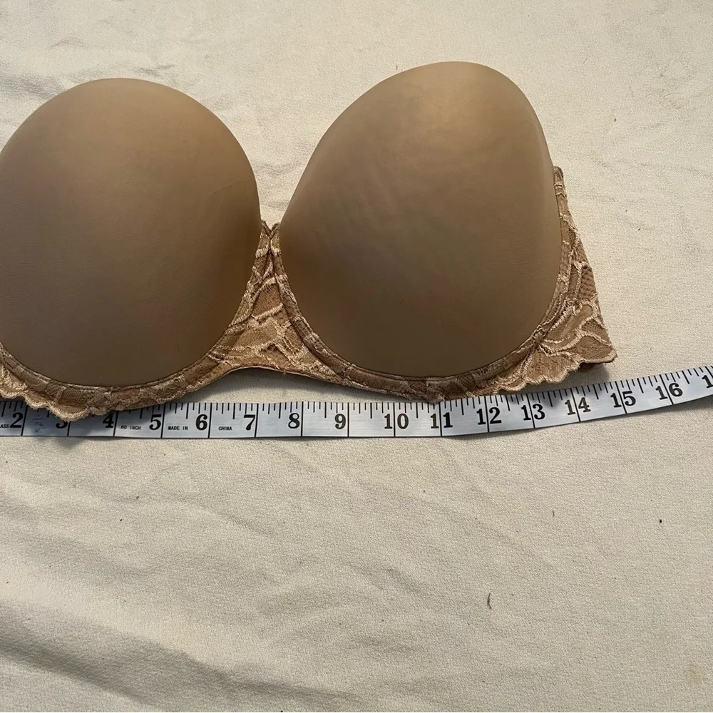 Elegant Lace Strapless Bra in Tan